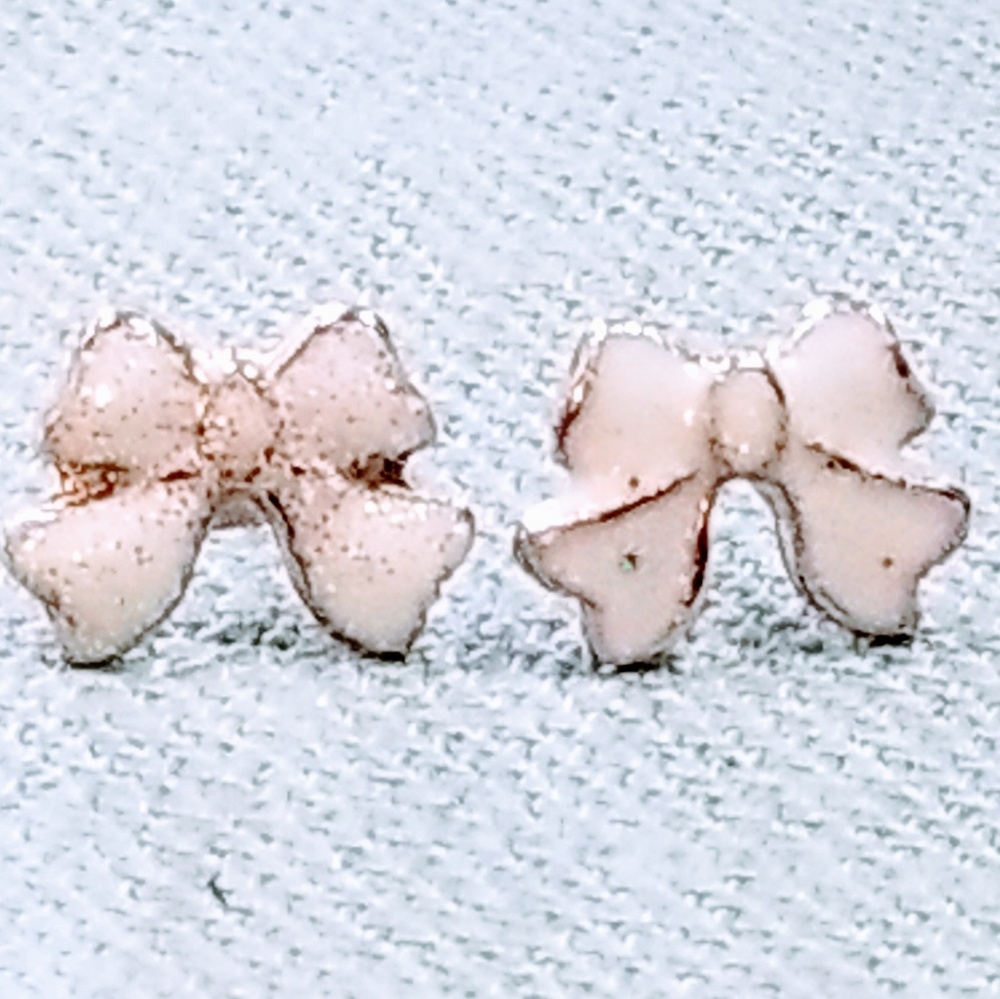 New 10mm Pretty White Ribbon Bow Earrings